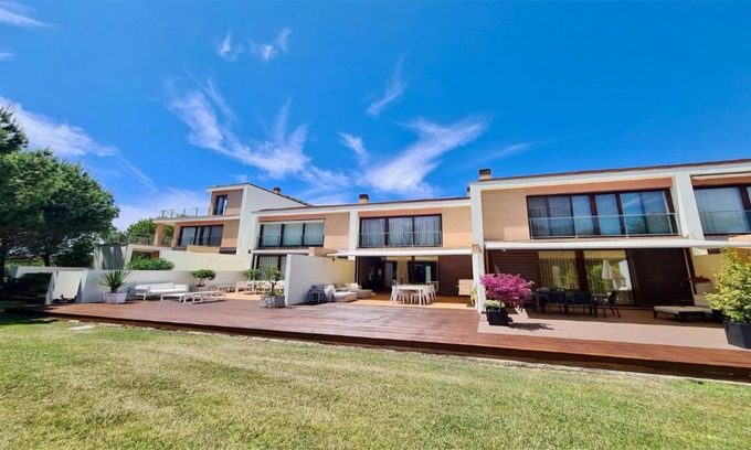 Vilamoura House | Vila Mitri, Monte laguna-CleverDetails, 5 bedroom villa, sleeps 8 adults 2 children