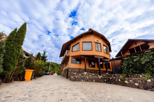 Sighetu Marmatiei House | Vila Piramida