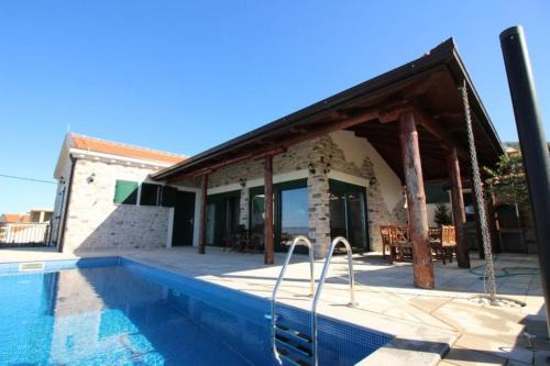 Zavala Villa | VILA SELLISTA WITH POOL and SPECTACULAR SEAVEIW