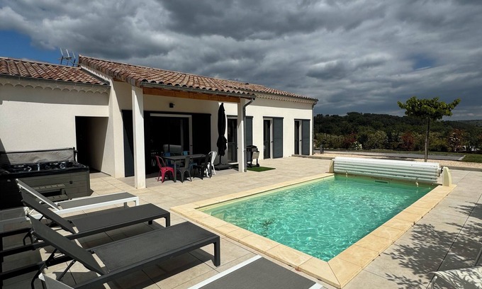 Joyeuse Villa | Villa à Joyeuse - Ardèche- au Calme Avec Piscine et Jacuzzi Privé