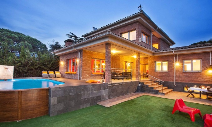Llinars del Valles House | Villa 18 people, Train Direct Airport, NEW 2023 DISCOUNTS,