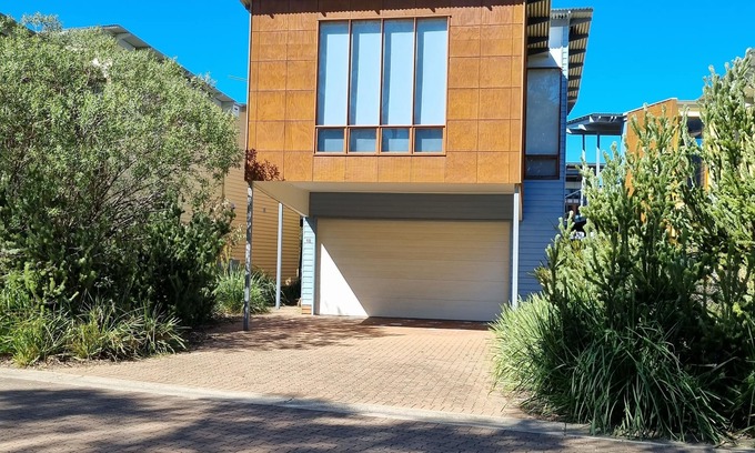 Normanville Villa | Villa 18 South Shores Resort, Normanville - Impressive Beach Villa with FOXTEL