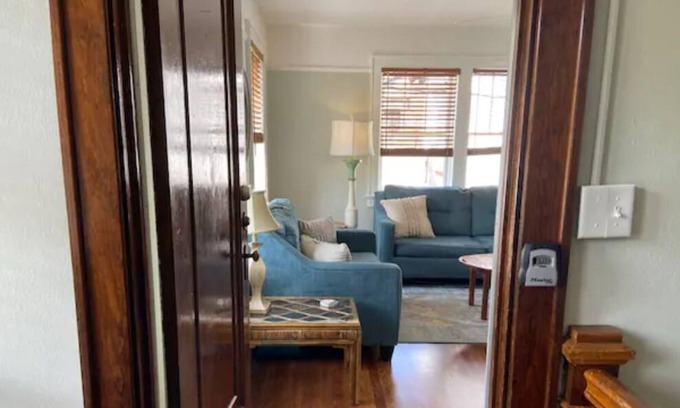 North Chattanooga Villa | Villa 2 on Forest, Bright 2 BD, walk to Frazier!