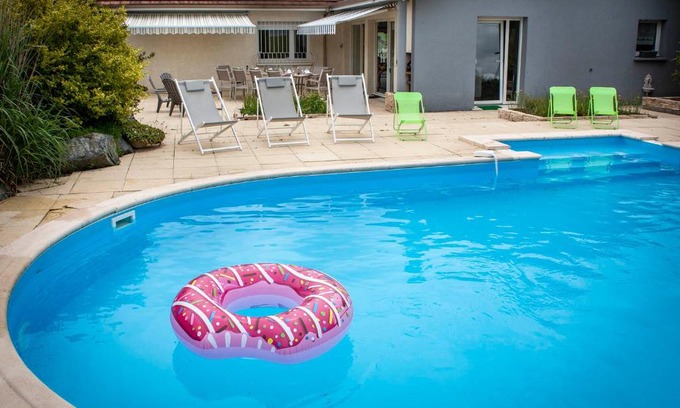Laval-sur-Vologne Villa | Villa 200m2 avec PISCINE chauffée & SPA & sauna & kota-grill
