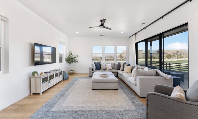 Bloomington Condo | Villa #22 Bloomington Country Club: Pool, Golf, Restaurant