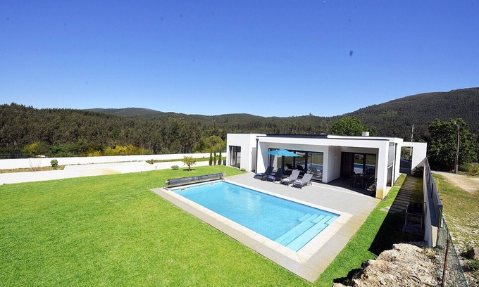 Cossourado Villa | Villa 239 Contemporary Holiday Villa in Ponte de Lima