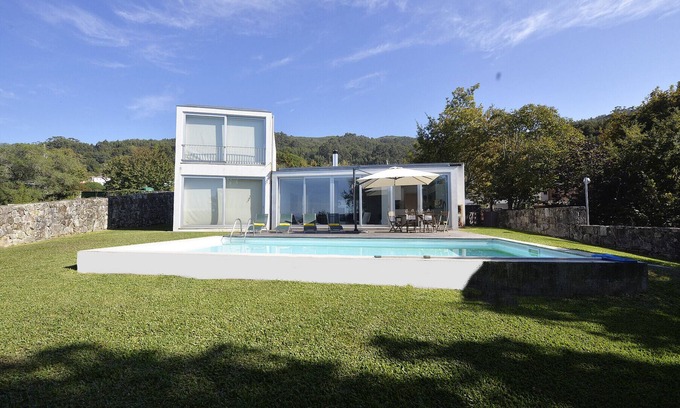 Caminha Villa | Villa 299 Modern Holiday Villa near Moledo Beach