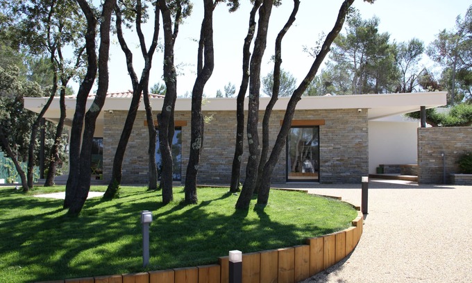 Saint-Clement-de-Riviere Villa | Villa 300 M2, Dans la Pinède, Avec Salle de Jeux et Piscine et à 30mn des Plages