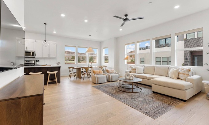 Bloomington Condo | Villa #33 at Bloomington Country Club: Pool, Golf, Restaurant