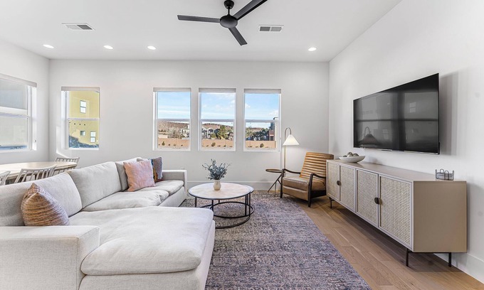 Bloomington House | Villa #35 at Bloomington Country Club: Pool, Golf, Restaurant