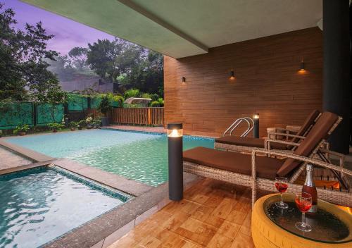 St.Stanislaus Villa Villa | Villa 41 by StayVista - A chic retreat with a pool, poker table, and a theater room