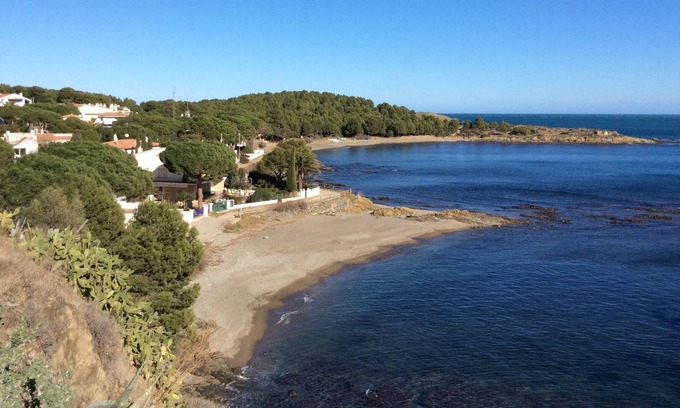 Llanca Villa | VILLA 50 METERS FROM THE BEACH