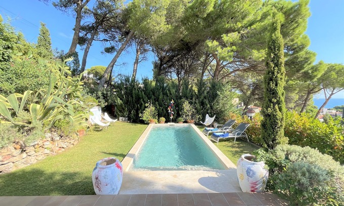 Begur Villa | Villa 500 mts to the beach-Pals.Capacity 7 people.Pool and porch.