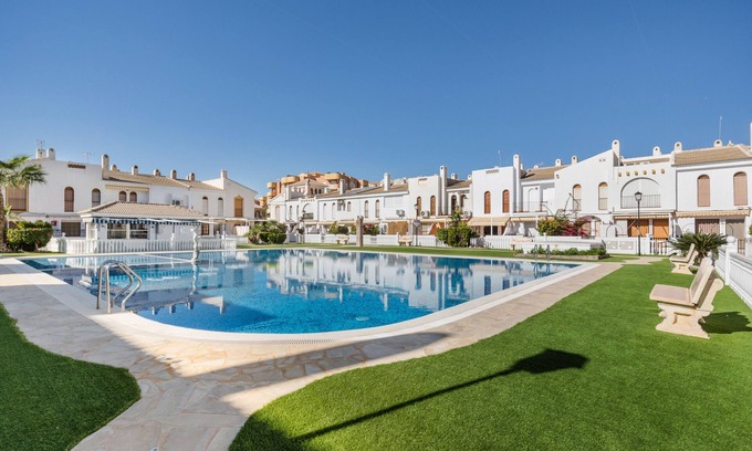 Puerto de Mazarron Apartment | Villa '53 Luz Bahia' with Shared Pool, Garden and Wi-Fi