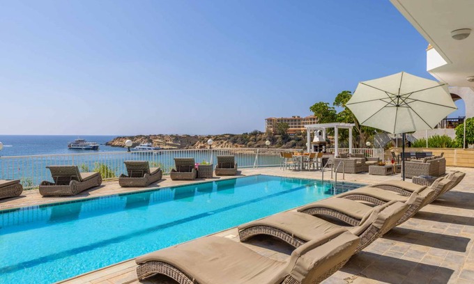 Pegeia Villa | Villa ∙ 7 bedrooms ∙ 14 guests