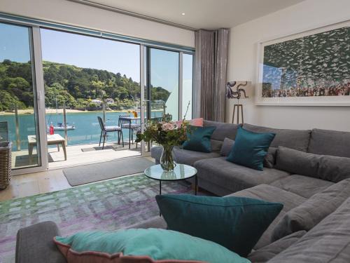 Salcombe House | Villa 8, Estura