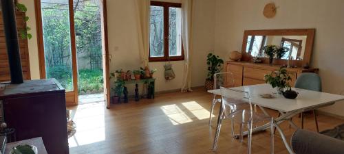 Volx Villa | Villa 80 m2 jardin terrasse 3 chambres Provence