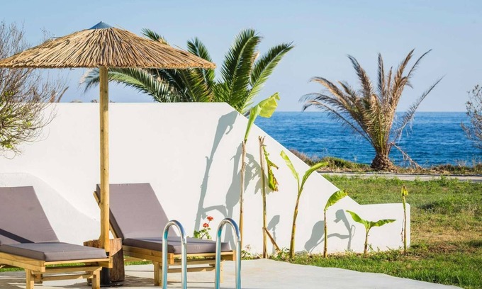 Kounopetra Villa | Villa a stones throw away from Tribu beach.
