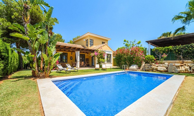 Cansalades Villa | Villa Abaesko, with Garden and Private Pool