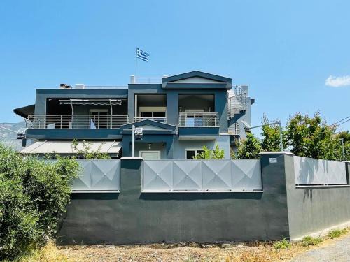 Loutraki Villa | Villa Acropolis by the sea
