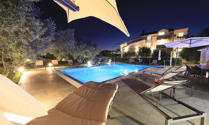 Sikovo Villa | Villa Adrian
