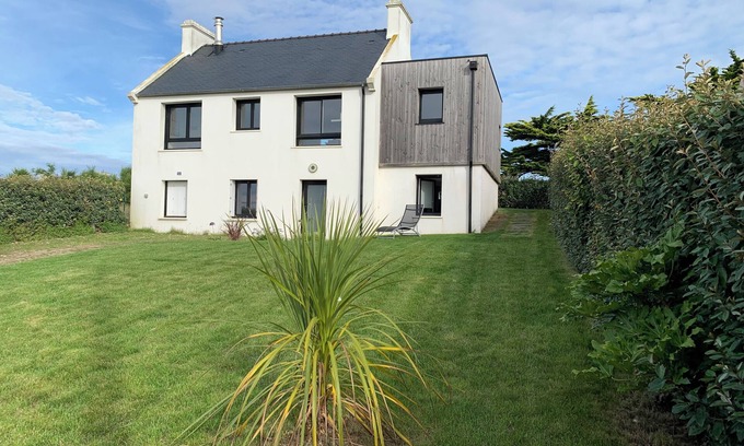 Plouescat House | Villa Aezhenn, 2 steps from Plouescat's most beautiful beach, sea view