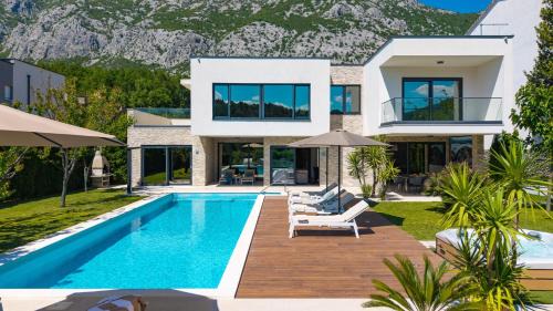 Duce Villa | Villa Agava with heated pool, Jacuzzi, sauna, gym, 4 en-suite bedrooms