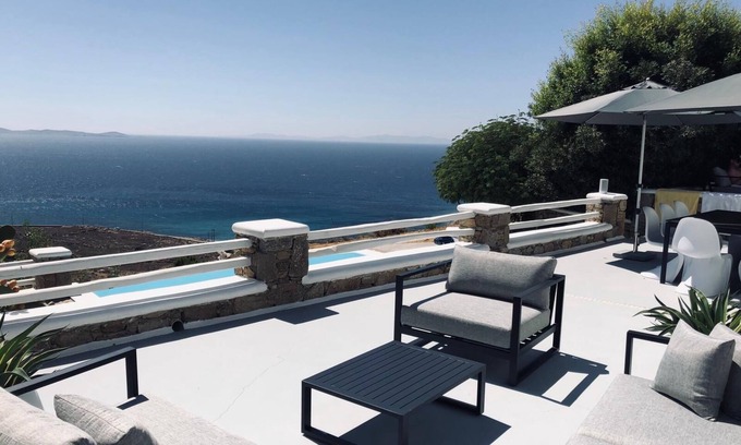 Alyki House | Villa AGNES Mykonos - 5 bedrooms - seaview - pool - fast satellite internet