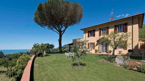 Corsanico Villa | VILLA AI VENTI 8, Emma Villas