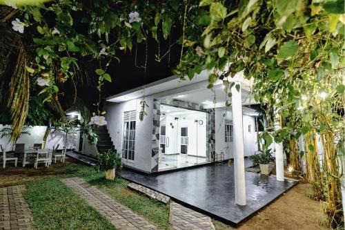 Polhena Bed & Breakfast | Villa Akeinya