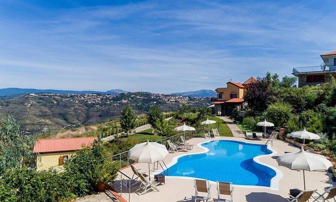 Laureana Cilento House | Villa Albatros C: A characteristic and welcoming independent house surrounded by the greenery, with Free WI-FI.