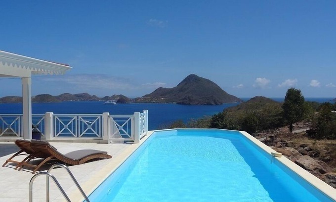 Terre-de-Bas Villa | Villa Alizé, Terre de Bas. Standing, panoramic view of the Baie des Saintes