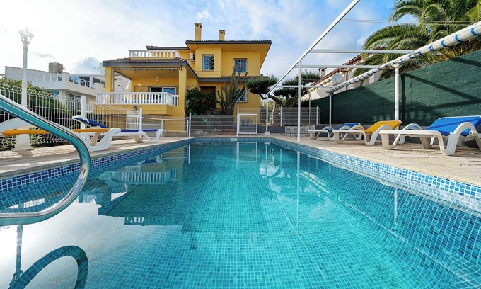 L'Ampolla Villa | 'Villa Amador' with Sea View, Pool & Wi-Fi