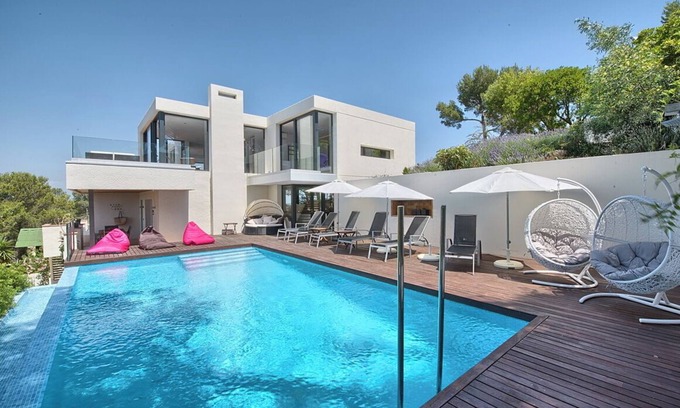 Begur Villa | Villa 'Amapola' with Mountain View, Wi-Fi and Air Conditioning