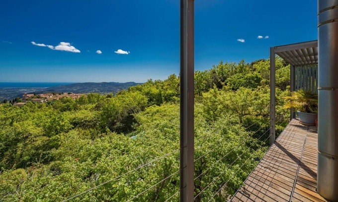 Cabris Villa | Villa among the treetops, overlooking the hilltop village of Cabris and the sea.