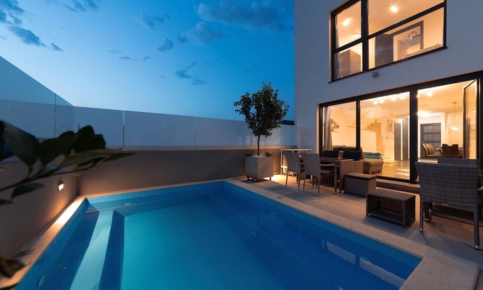 Funtana Villa | Villa Ampla with heated wellness pool – 5 min from Sea and Poreč
