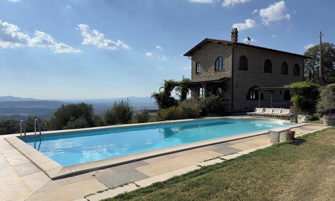 Cinigiano Villa | Villa and pool, next to typical Tuscan vineyards and olive groves, breathtaking sunsets