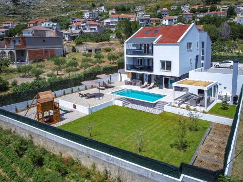 Mravince Villa | Villa Angelus with heated pool
