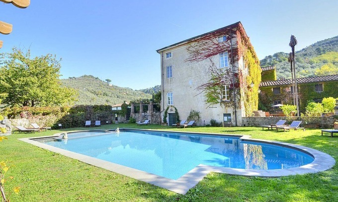 Vorno Villa | Villa Artemia: A splendid eighteenth-century three-story historical villa surrounded by a wonderful age-old park, with Free WI-FI.