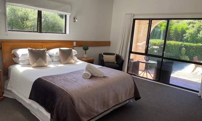 Haumoana Villa | Villa at Parkhill Lodge with heated pool in summer