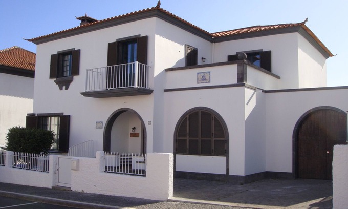 Ponta Delgada Villa | Villa Atlântida - Downtown Ponta Delgada - Free Wifi