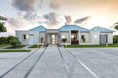 Les Terres Basses Villa | Villa Avanti