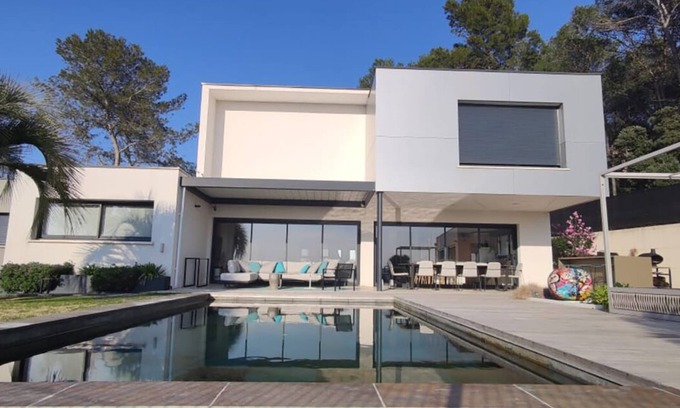 Prades-le-Lez Villa | Villa Avec Hammam, Jacuzzi, Piscine et Ascenseur sur 2000m2 de Jardin Paysagé