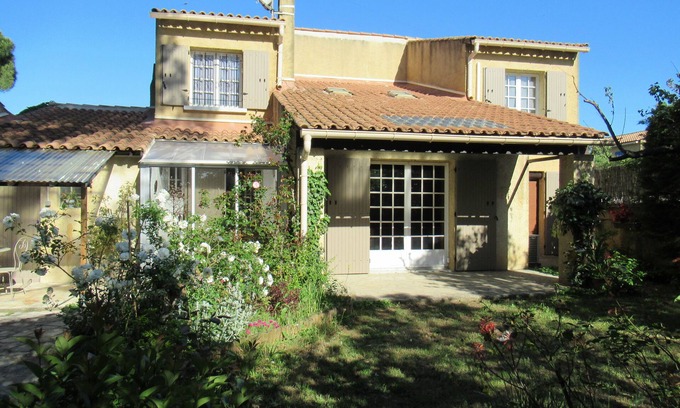Les Angles House | Villa Avec Jardin, au Calme, Dans Quartier Résidentiel, à 10 mn D'avignon