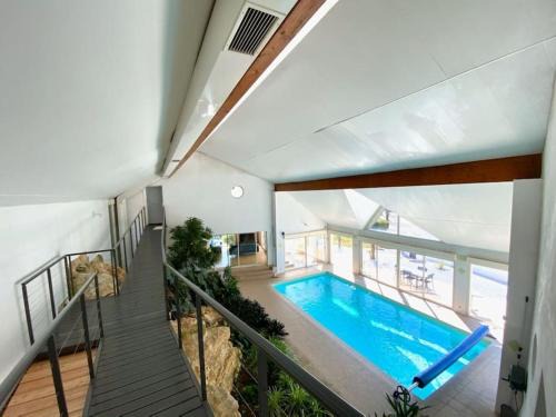 Talant Villa | Villa avec piscine d'intérieur “ Losalia “