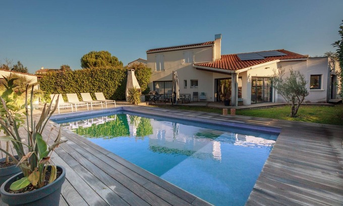 Baillargues Villa | Villa Avec Piscine au Charme Authentique et Naturel