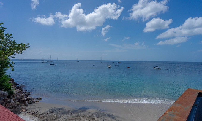 Tartane Villa | Villa Axyane: a cocoon with a view!