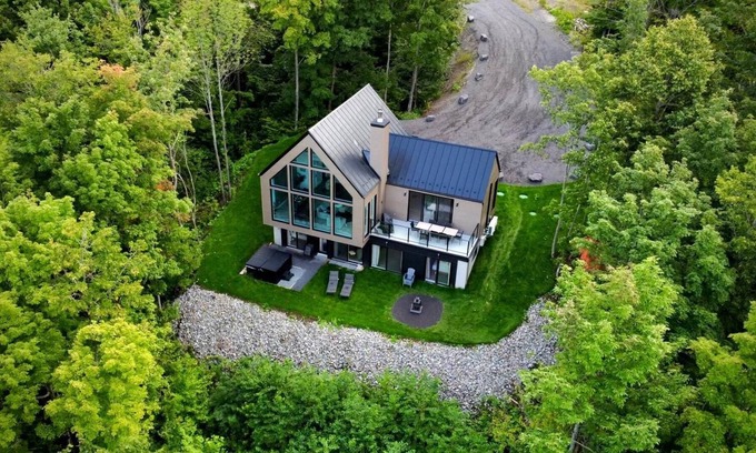 Saint-Damien Ski Chalet | Villa Baraka-The haven of peace/jacuzzi/lake access &view