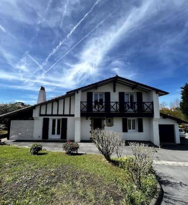 Bidart Villa | Villa basque, plage à 8min à pied, jardin, parking