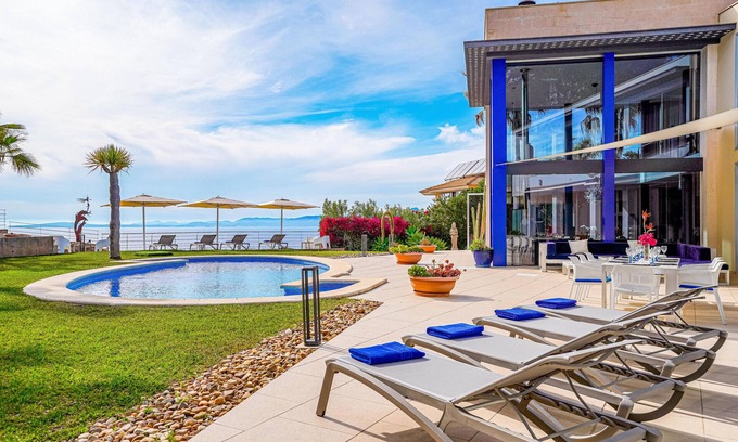 Badia Blava Villa | VILLA BAY BLUE by Priority